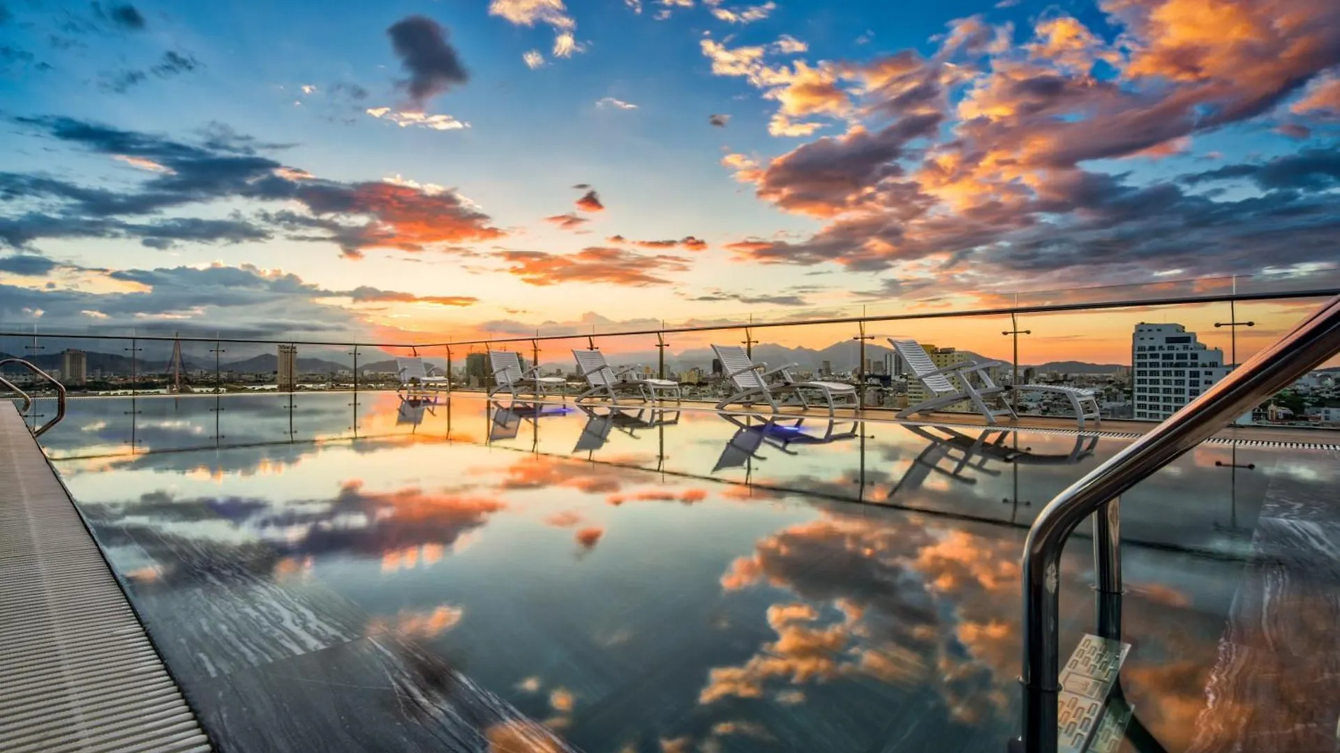 Aria Grand Hotel & Spa Da Nang 4*,  Vietnam